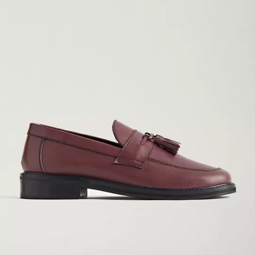 UO Tassel Loafer Maroon Size 9